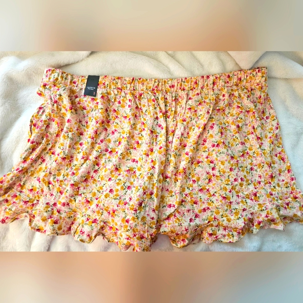 Floral Ruffle Hem Shorts